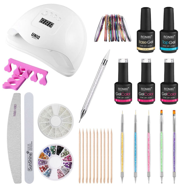 Das UNIQ Nail Starter Kit enthält einen 80-W-UV/LED-Trockner, Gel-Nagellacke, Nagelfeilen, Dotting-Tools, Strasssteine, Holzstäbchen, Separatoren und bunte Nagelkunstpinsel – perfekt für makellose Gelnägel von UNIQ.