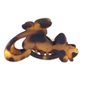 Die SOHO Hair Claw – Butterflies von SOHO ist ein glattes Haaraccessoire mit mattem Finish und verspieltem Schmetterlingsdesign, das jeder Frisur eine einzigartige und stilvolle Note verleiht.